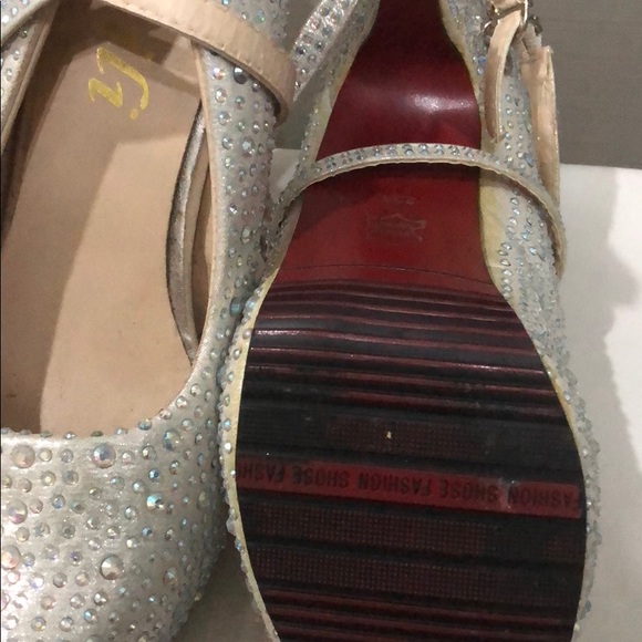 Size 6 diamond covered shoes only used once . - Picture 3 of 3